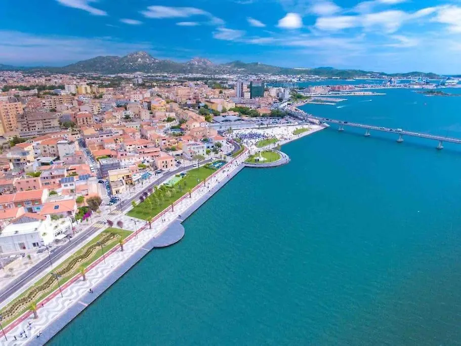 Apartman 5 Minutes From The Seafront -Apartment & Garden Olbia Olaszország